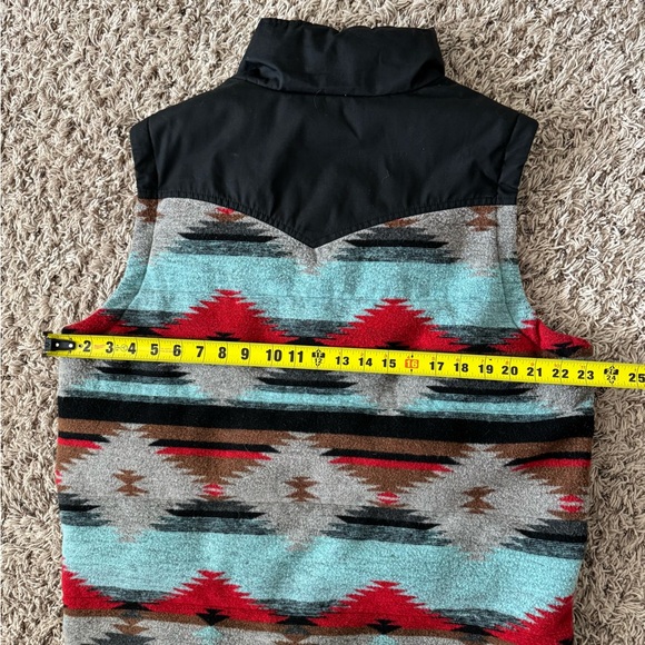 Cinch Multicolor Patterned Vest - Picture 5 of 5